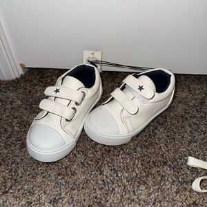 NWTKids White Sneakers